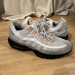 Nike Air Max 95 Safety Orange
HM0622-002 Men's Size 12 Gray
Suede Sneakers
